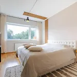 Modern And Peaceful Seafront - Wifi, Free Parking *