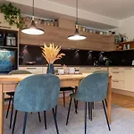 Апартаменты Modern And Peaceful Seafront - Wifi, Free Parking
