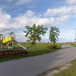 Апартаменты Modern And Peaceful Seafront - Wifi, Free Parking
