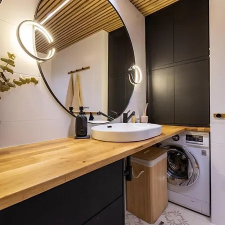 Seaside New With Sunny Balcony Apartment *